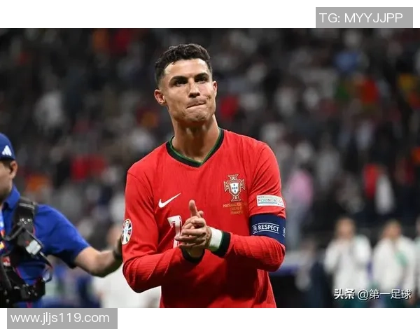 全球足球球星最帅照片大揭秘 吸引无数女性球迷目光的魅力瞬间